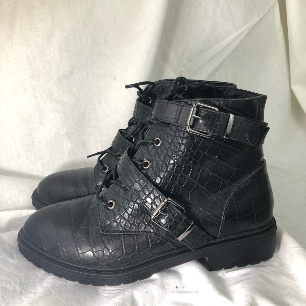 Combat boots